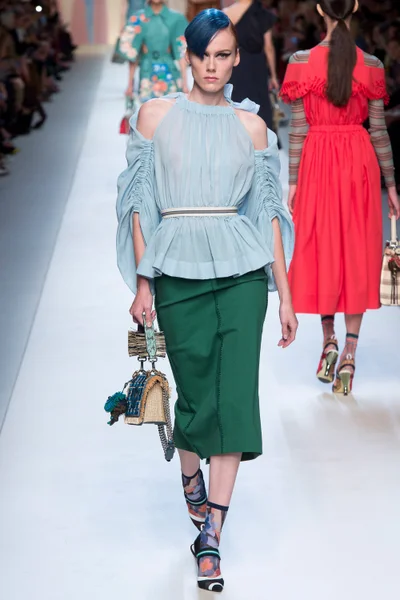 Look 33